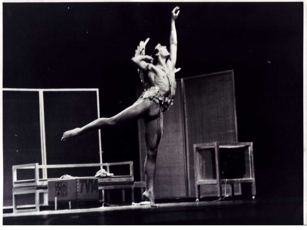 Ricardo Viviani in arabesque